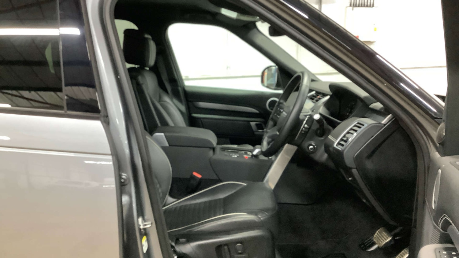 Used Land Rover Discovery 2023 for sale - 76919208: Photo 5