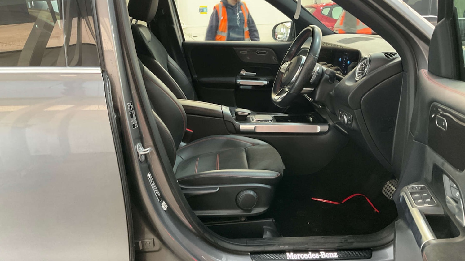 Used Mercedes-Benz GLB 2023 for sale - 77453616: Photo 2