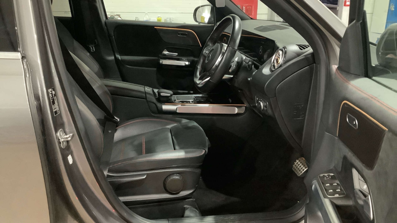 Used Mercedes-Benz GLB 2023 for sale - 76591660: Photo 2