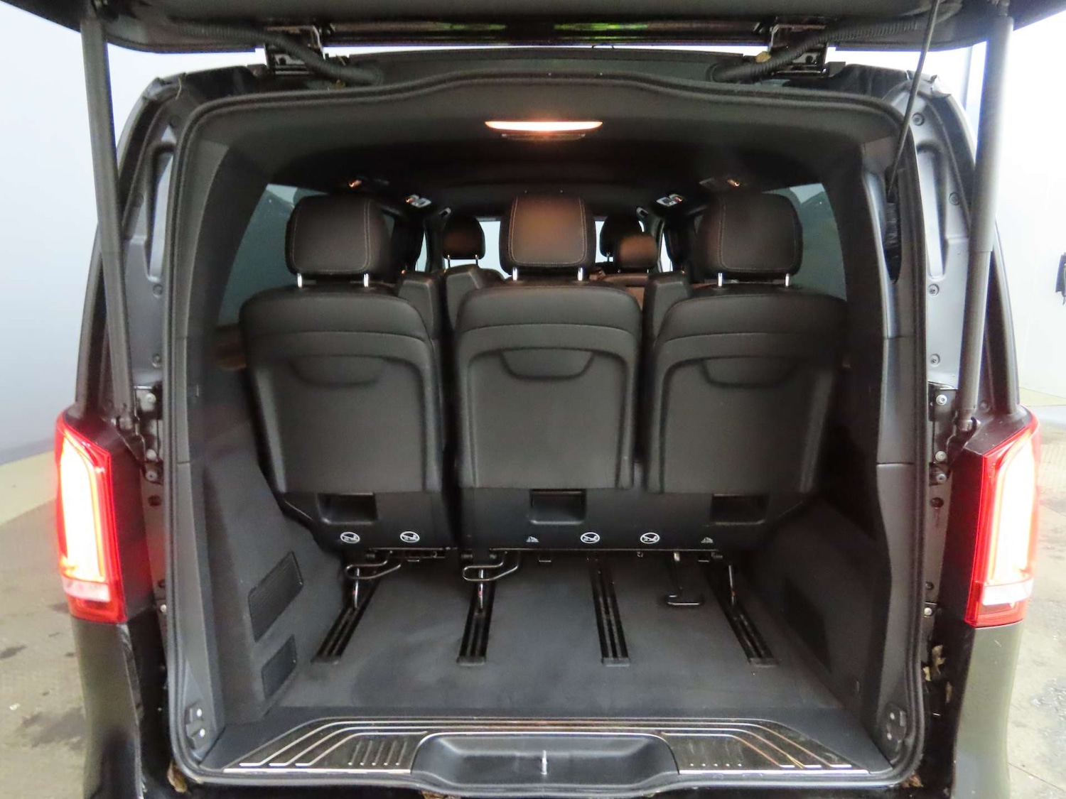 Used Mercedes-Benz V-Class 2023 for sale - 76973951: Photo 14