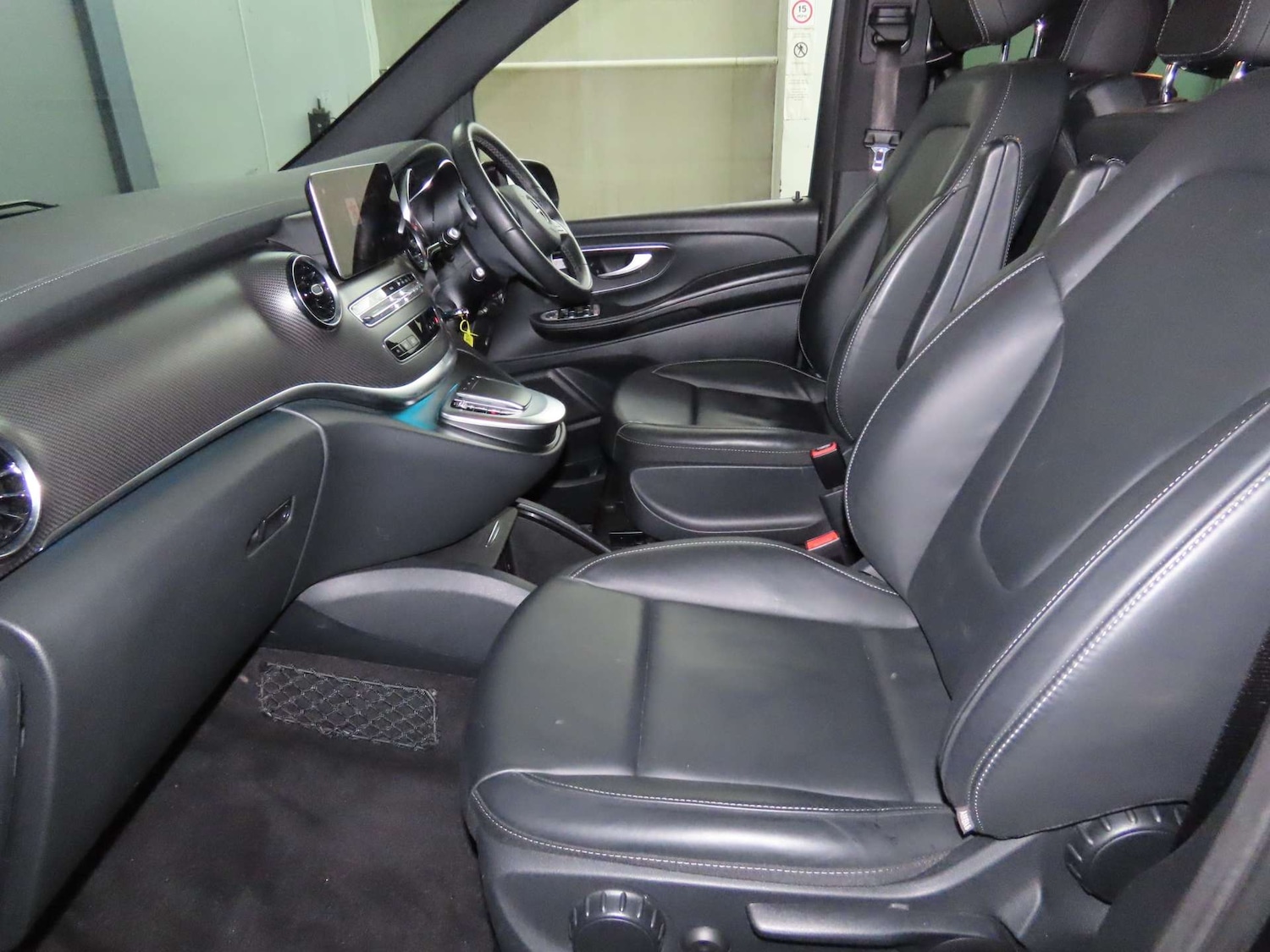 Used Mercedes-Benz V-Class 2023 for sale - 76973951: Photo 16