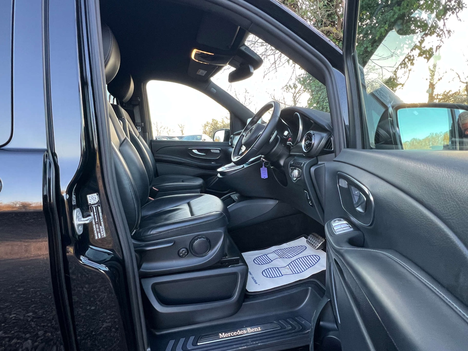 Used Mercedes-Benz V-Class 2023 for sale - 76973951: Photo 40