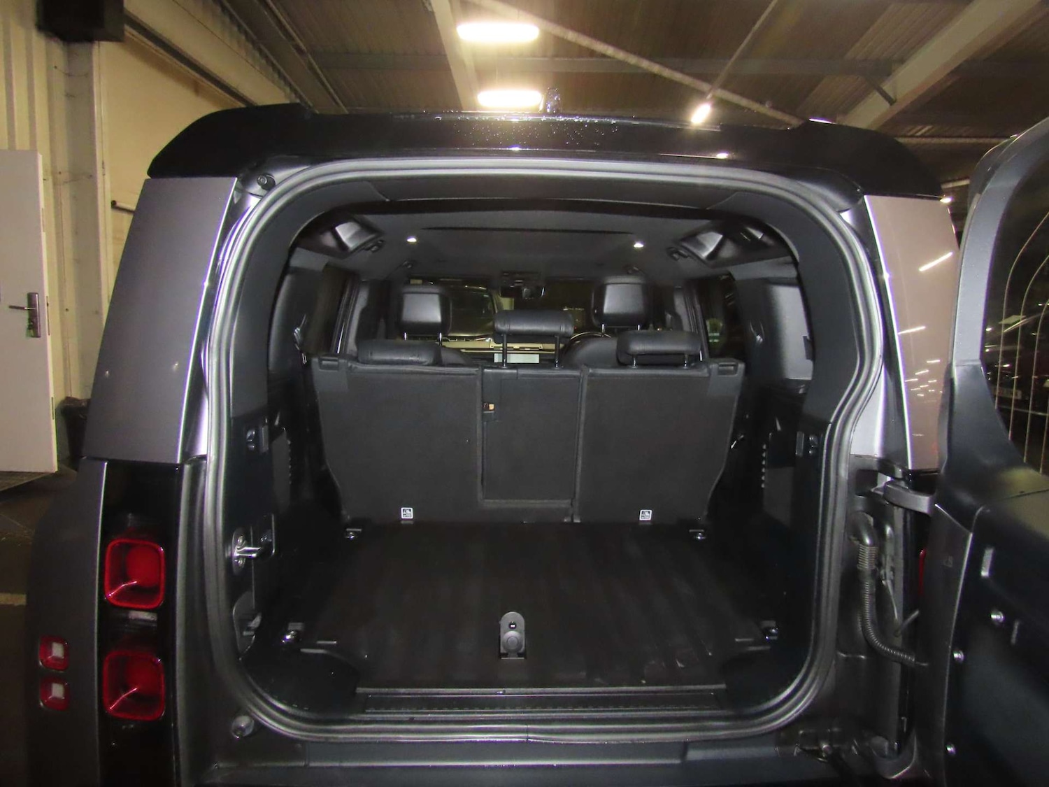 Used Land Rover Defender 2023 for sale - 77303974: Photo 11