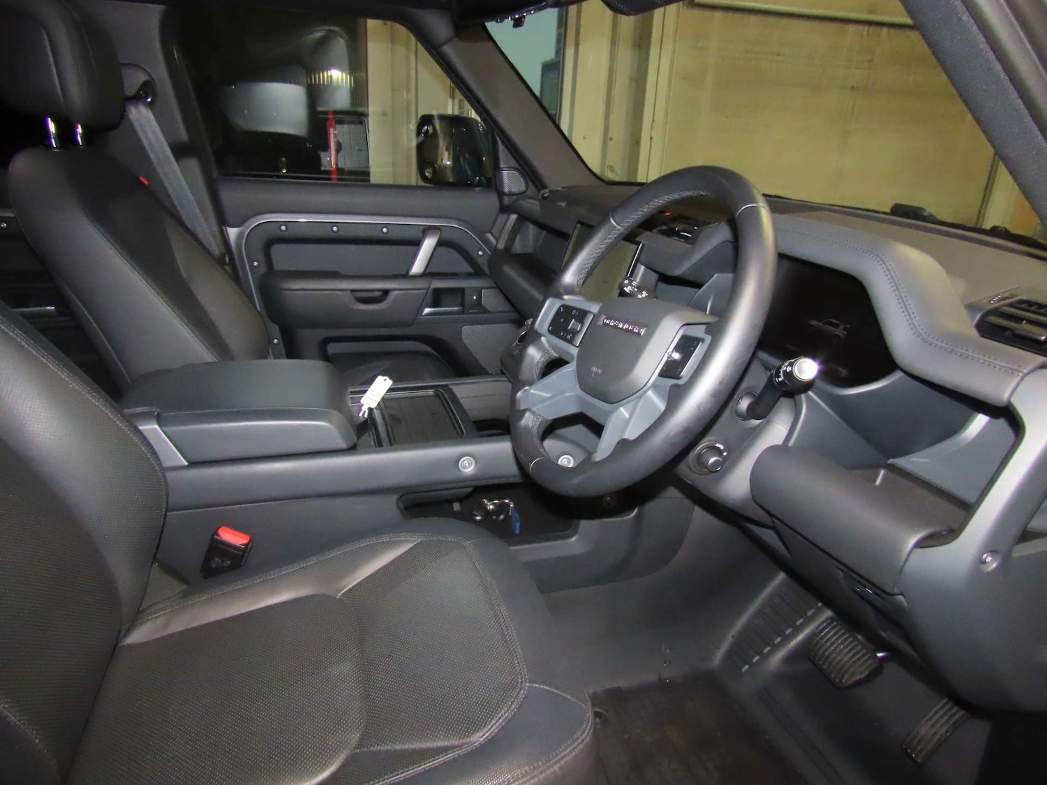 Used Land Rover Defender 2023 for sale - 77303974: Photo 2