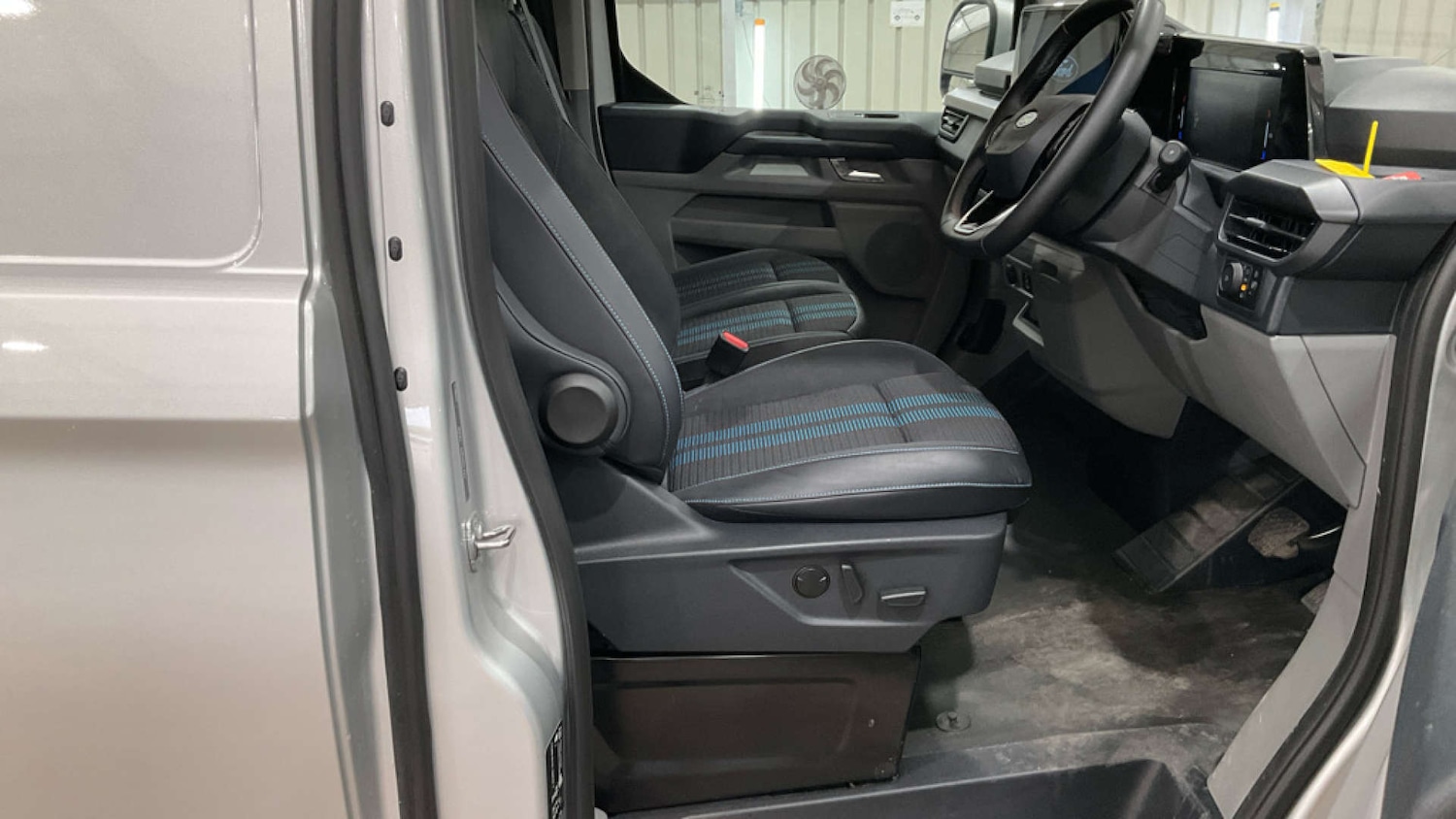 Used Ford E-Transit 2024 for sale - 76344998: Photo 2