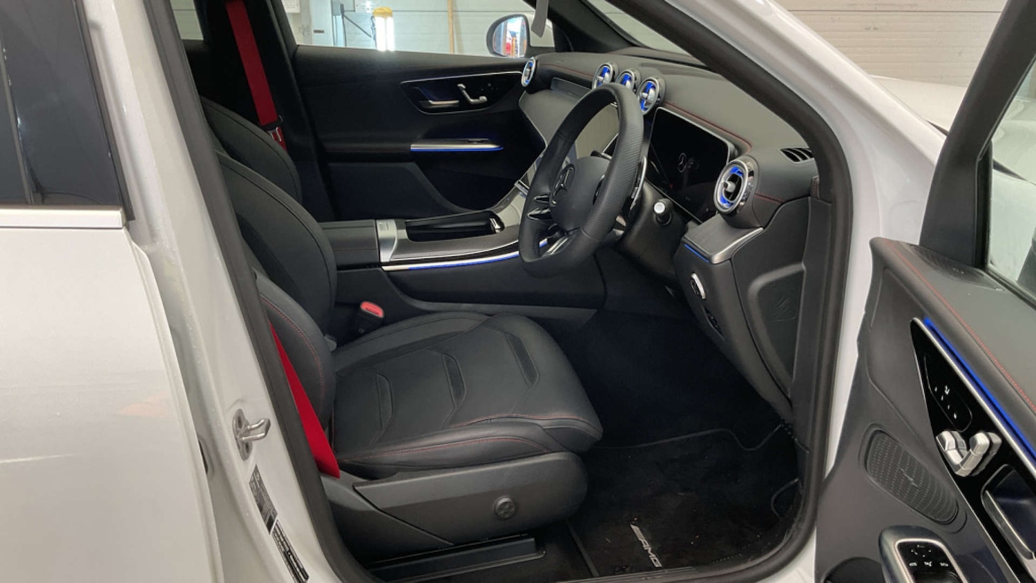 Used Mercedes-Benz GLC 2024 for sale - 77210012: Photo 2