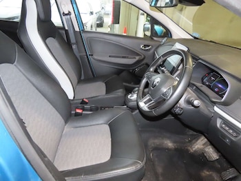 Used Renault Zoe 2021 for sale - 78201055: Photo