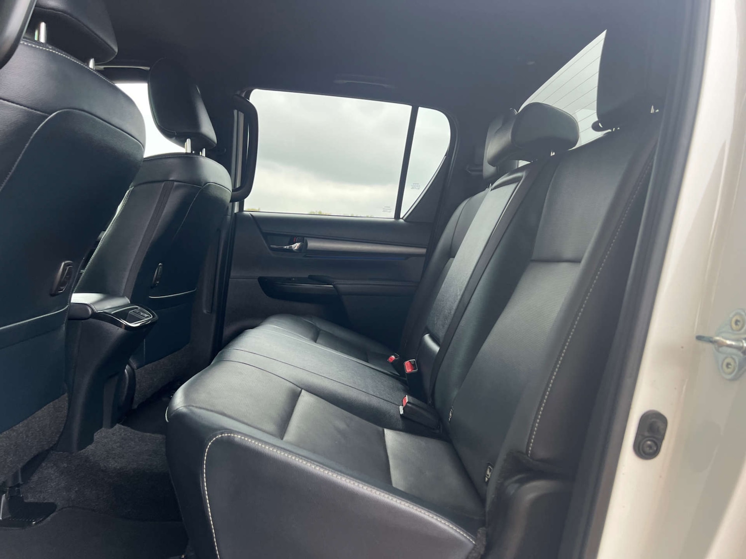 Used Toyota Hilux 2023 for sale - 76601023: Photo 33