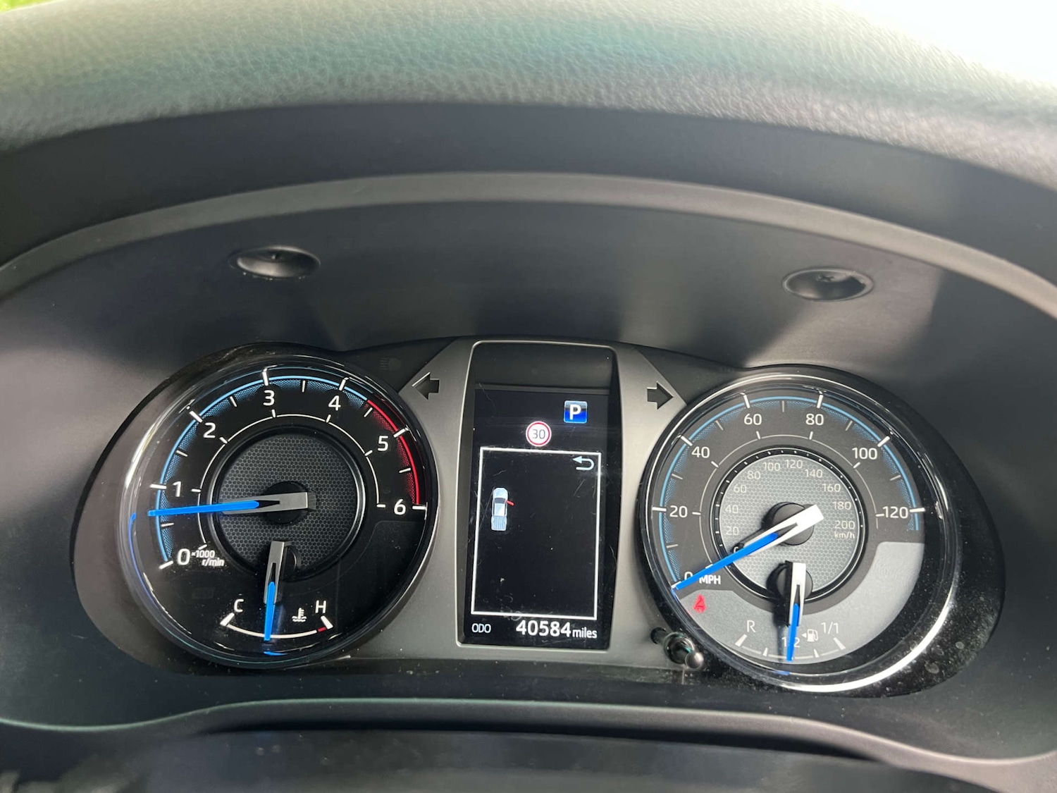 Used Toyota Hilux 2023 for sale - 76601023: Photo 43