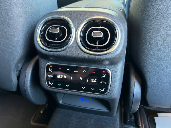 Used Mercedes-Benz GLC 2023 for sale - 76182604: Photo 35