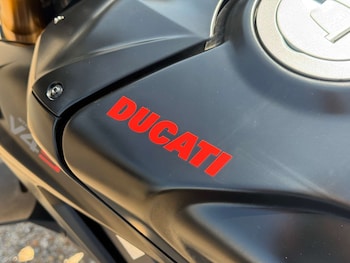 Used Ducati Streetfighter 2023 for sale - bike-79314046: Photo