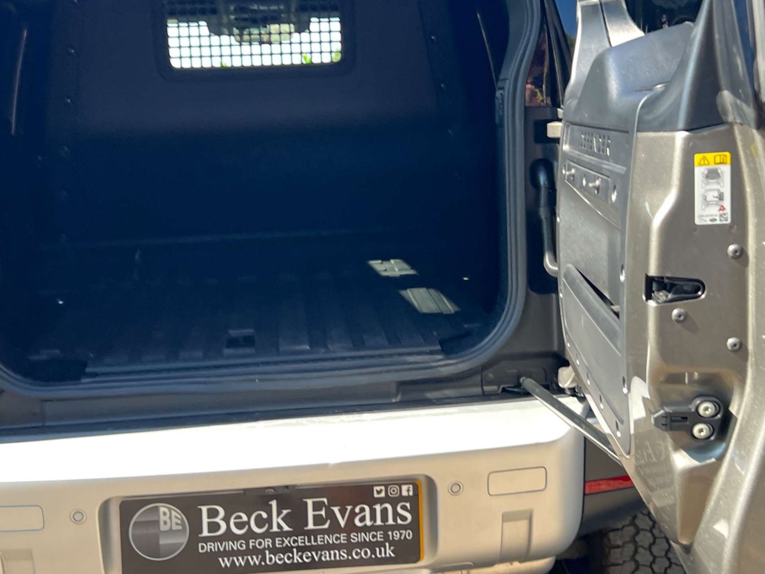 Used Land Rover Defender 2024 for sale - 76553714: Photo 10