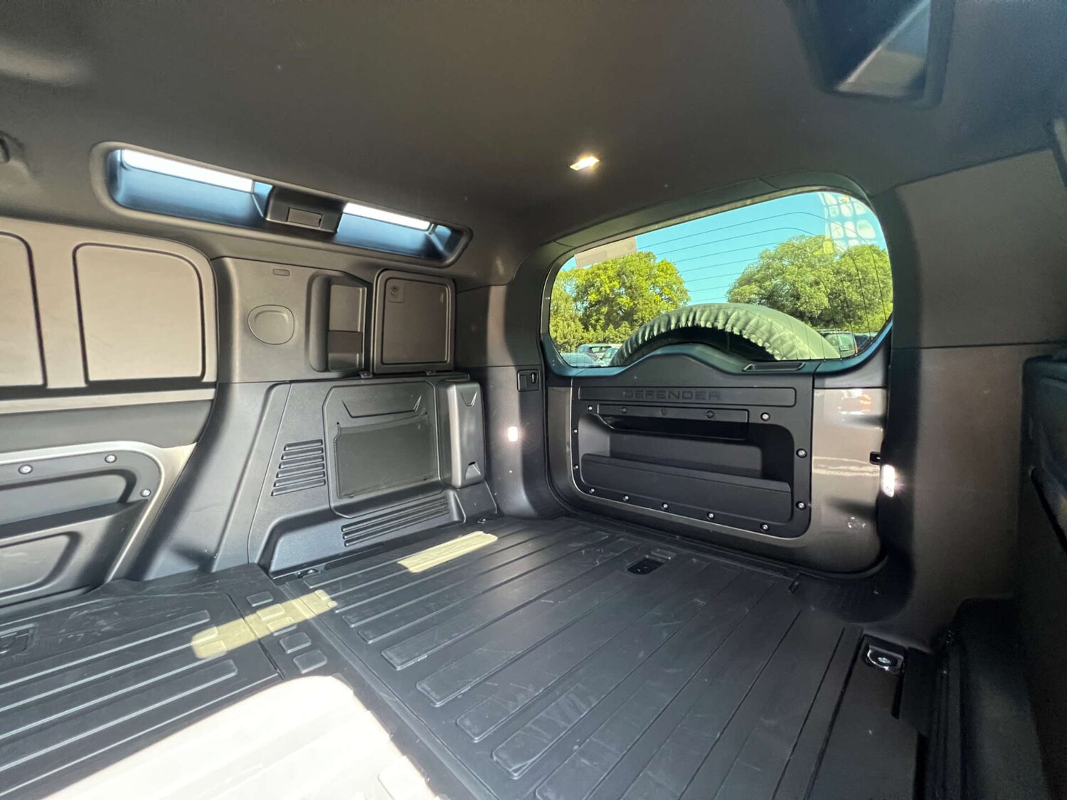 Used Land Rover Defender 2024 for sale - 76553714: Photo 16