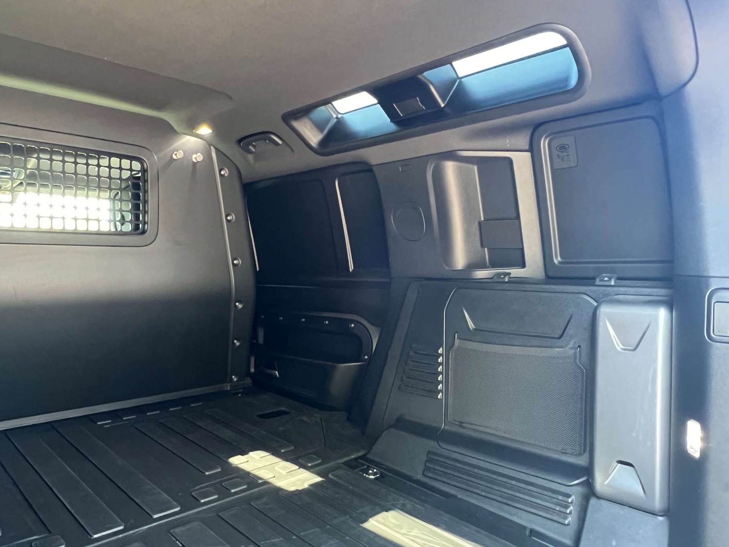 Used Land Rover Defender 2024 for sale - 76553714: Photo 17