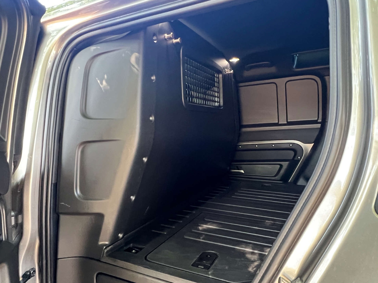 Used Land Rover Defender 2024 for sale - 76553714: Photo 34