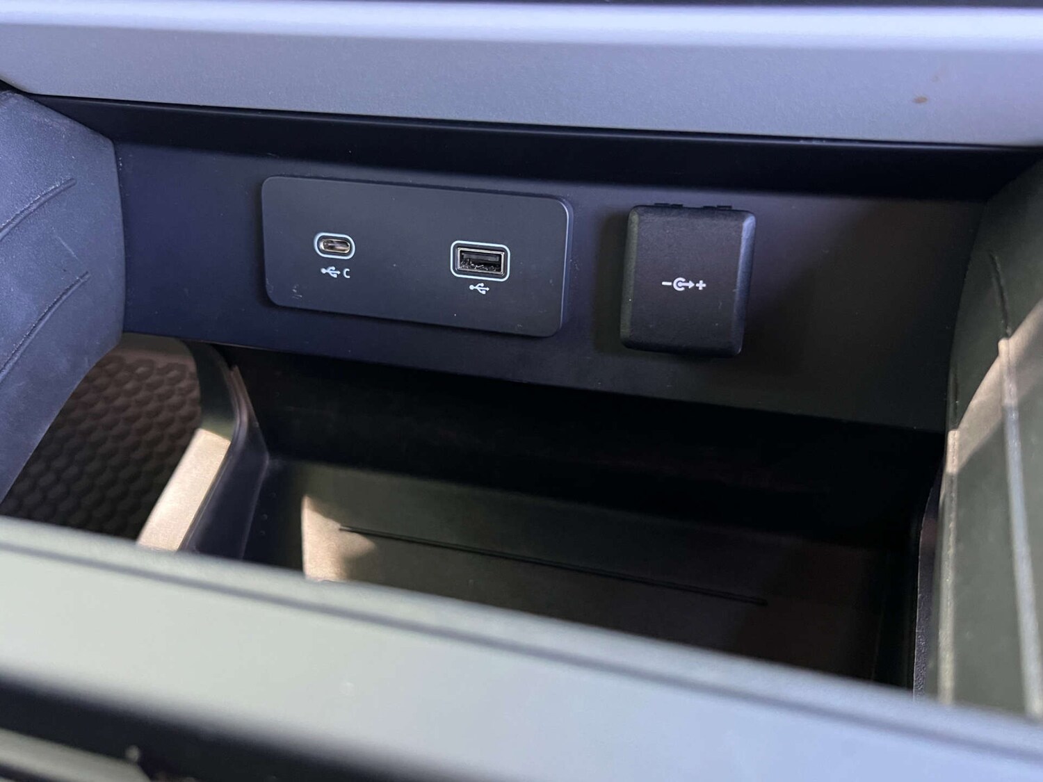 Used Land Rover Defender 2024 for sale - 76553714: Photo 50