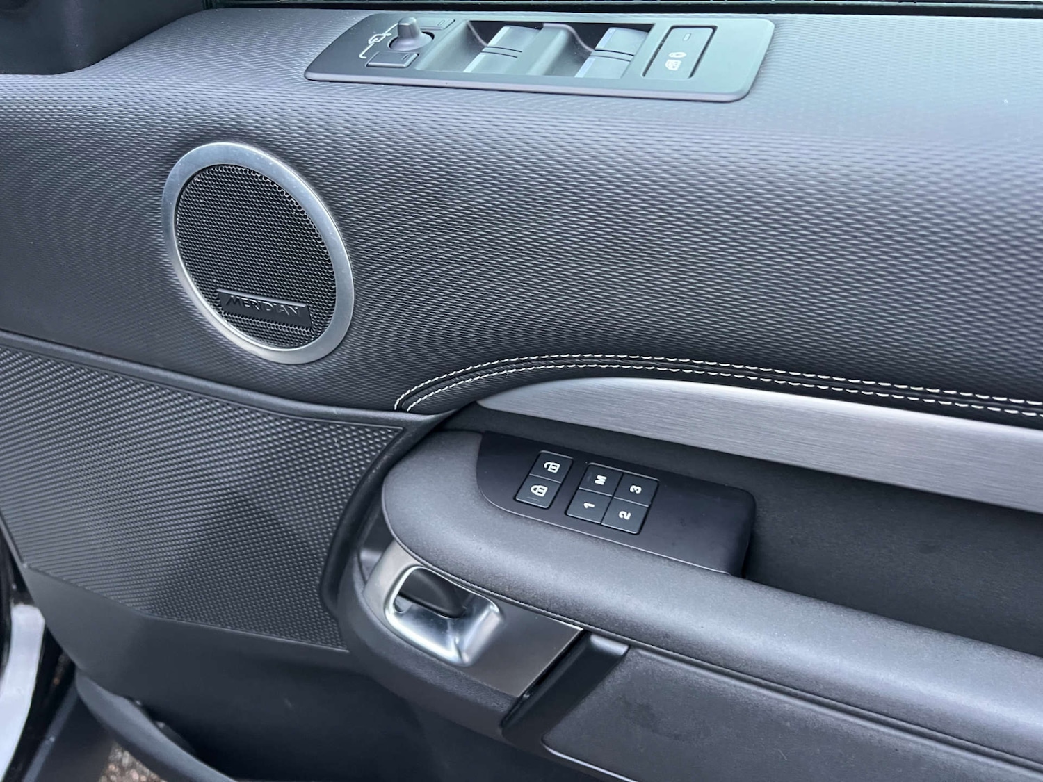 Used Land Rover Discovery 2022 for sale - 77137393: Photo 39