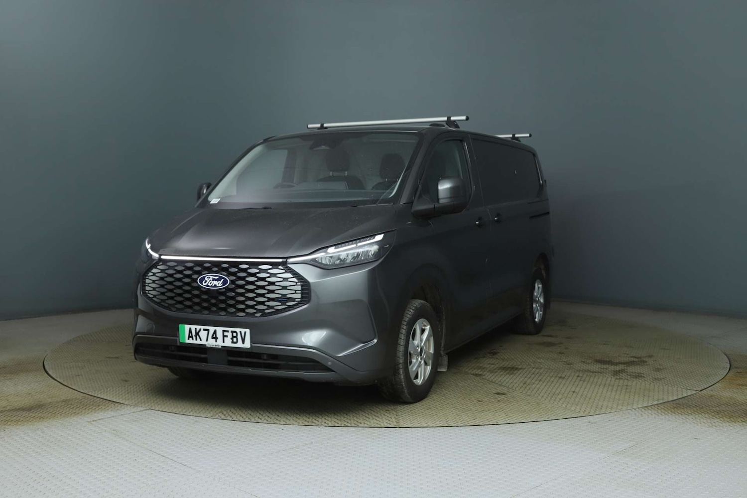 Used Ford Transit Custom 2024 for sale - 76698052: Photo 1