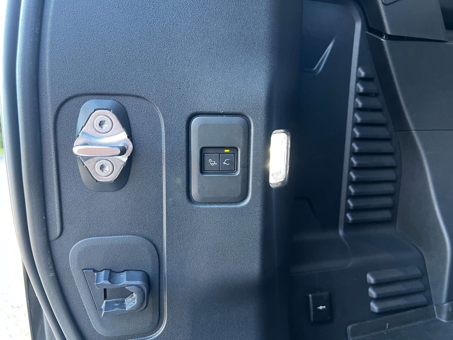 Used Land Rover Defender 2024 for sale - 77681308: Photo 16