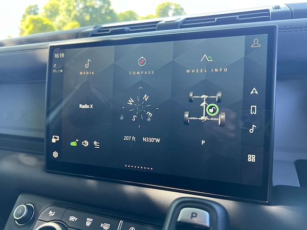 Used Land Rover Defender 2024 for sale - 76277502: Photo 43