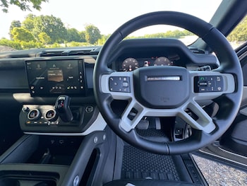 Used Land Rover Defender 2024 for sale - 76277502: Photo 4