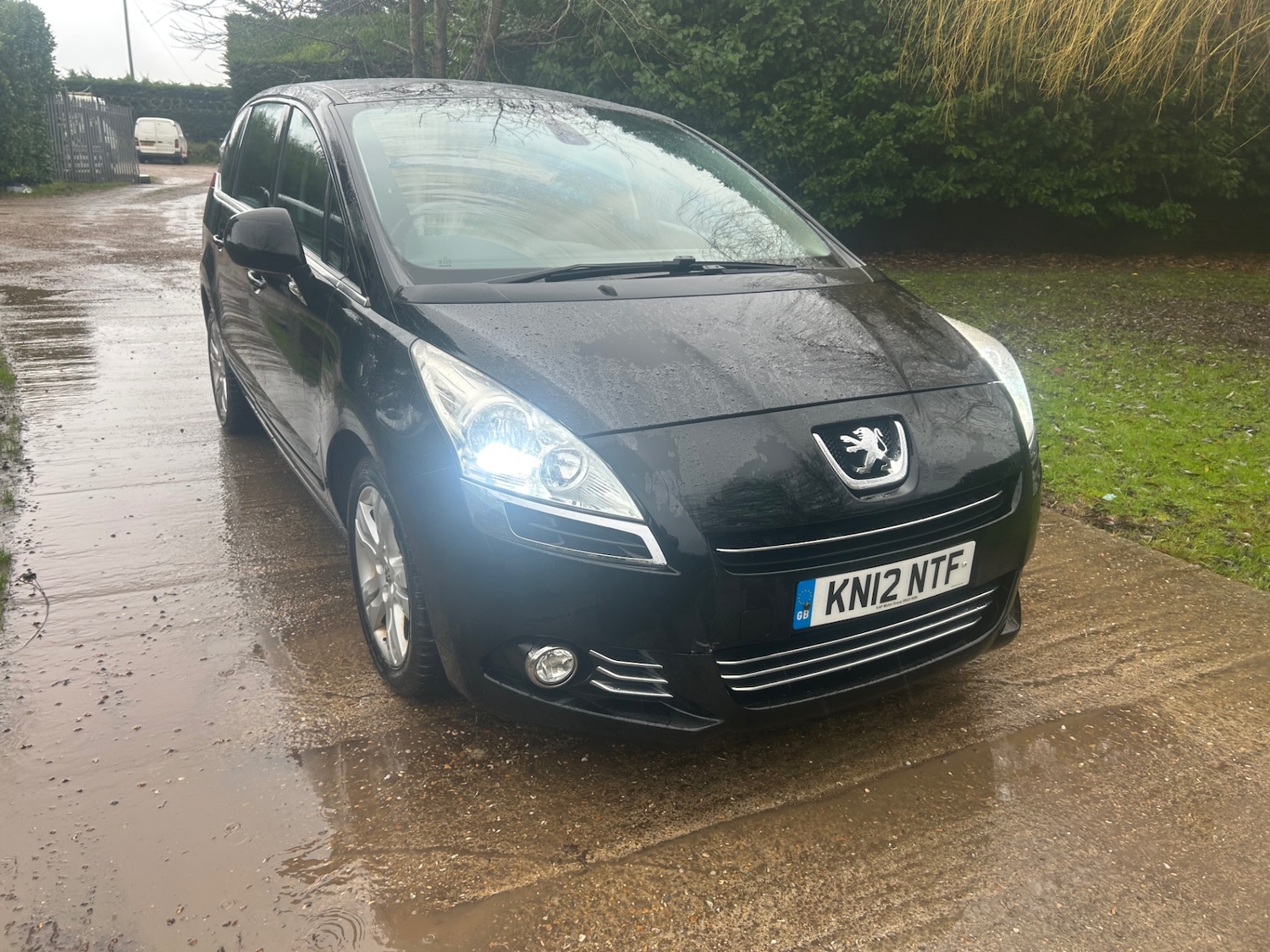 Used Peugeot 5008 2012 for sale - 77179565: Photo 2