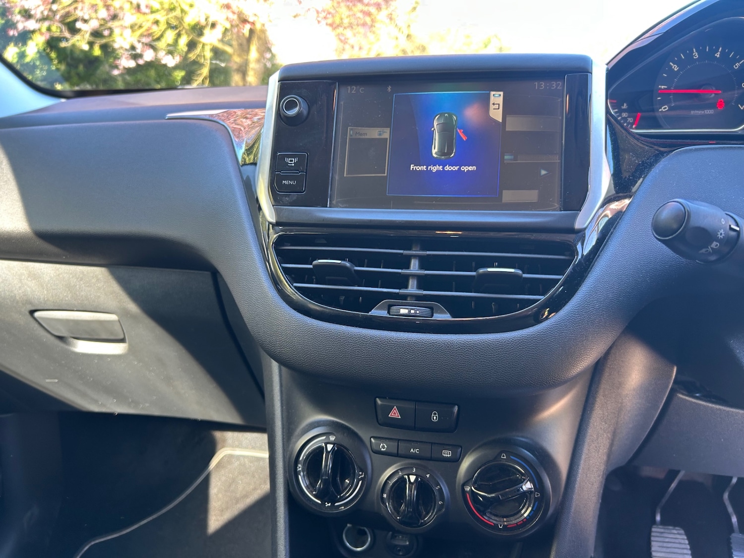 Used Peugeot 208 2013 for sale - 77974550: Photo 9