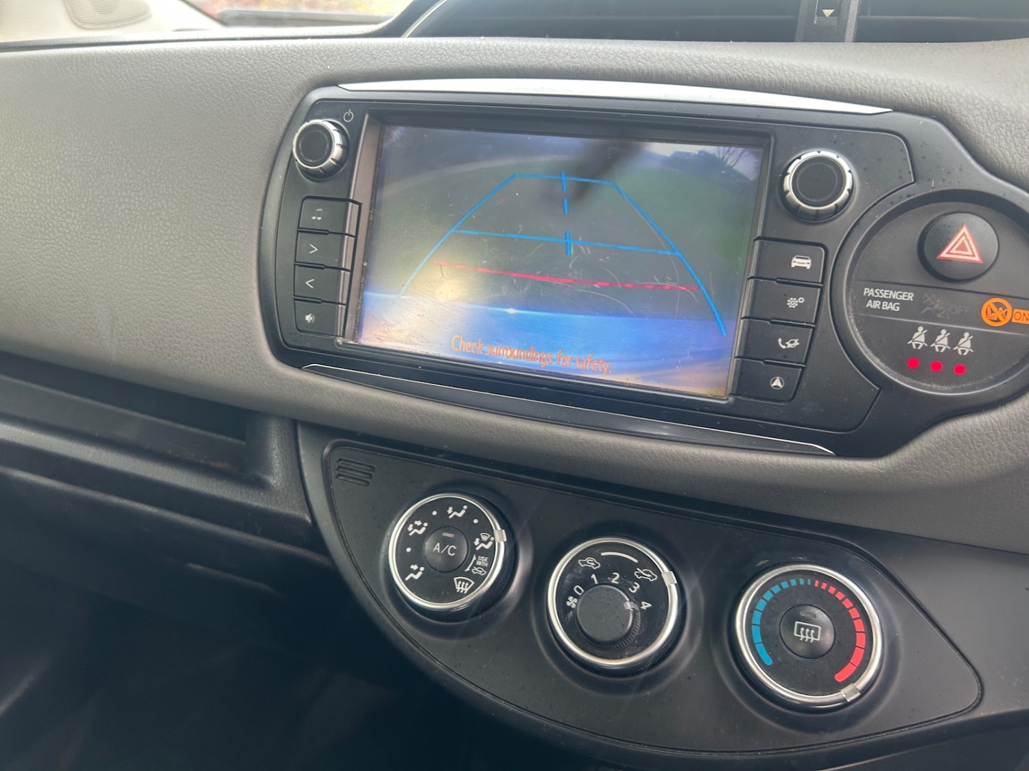 Used Toyota Yaris 2015 for sale - 76309799: Photo 10