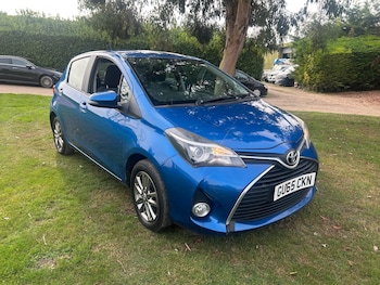 Used Toyota Yaris 2015 for sale - 76309799: Photo