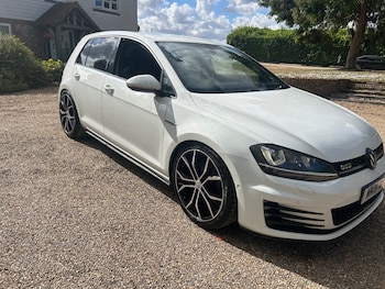 Used Volkswagen Golf 2016 for sale - 79456729: Photo
