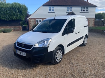 Used Peugeot Partner 2018 for sale - 79880006: Photo