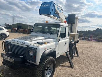 Land Rover - Defender