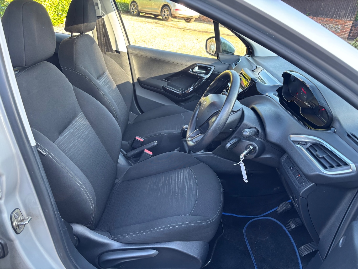 Used Peugeot 208 2013 for sale - 76693856: Photo 7