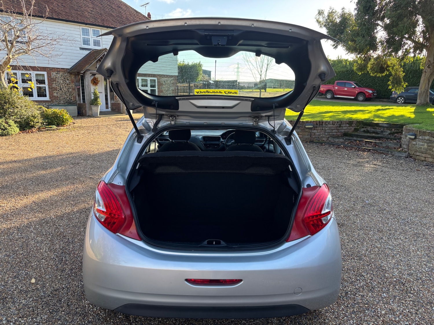 Used Peugeot 208 2013 for sale - 76693856: Photo 8