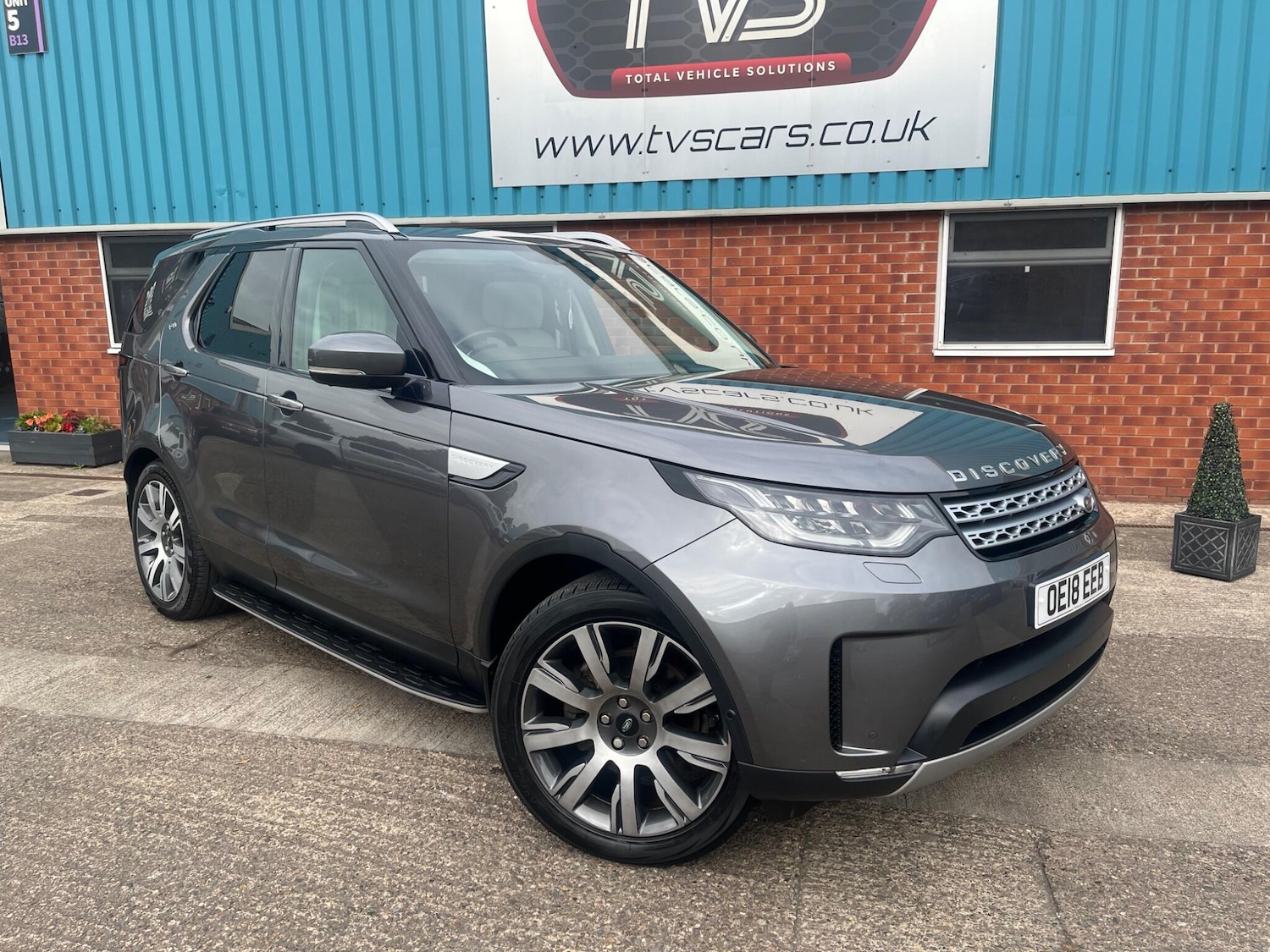 Used Land Rover Discovery 2018 for sale - 76307059: Photo 2