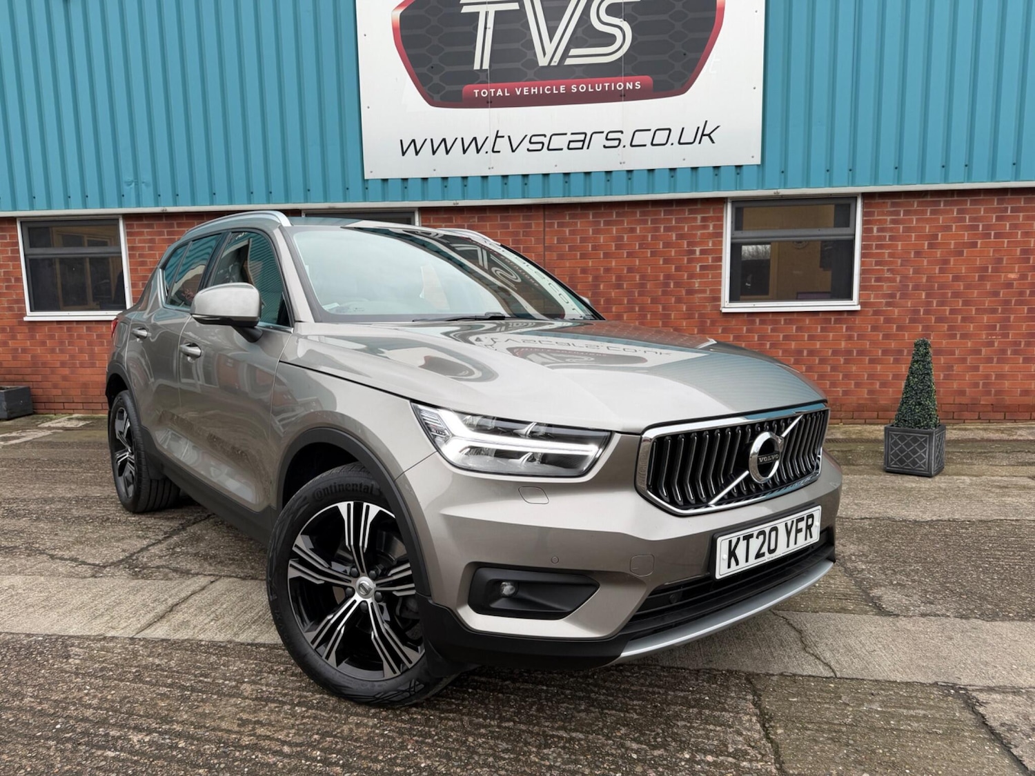 Used Volvo XC40 2020 for sale - 77331267: Photo 2