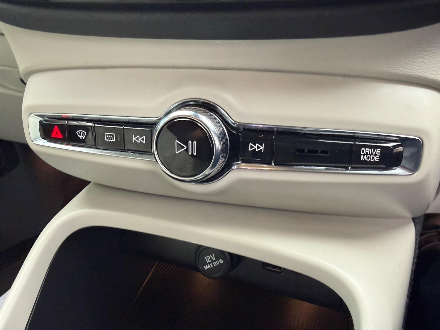 Used Volvo XC40 2020 for sale - 77331267: Photo 24