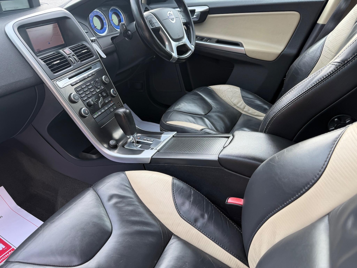 Used Volvo XC60 2010 for sale - 77203699: Photo 10