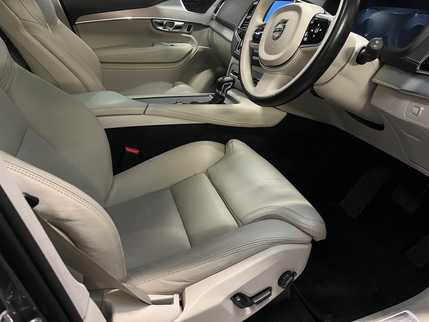 Used Volvo XC90 2017 for sale - 76561466: Photo 2