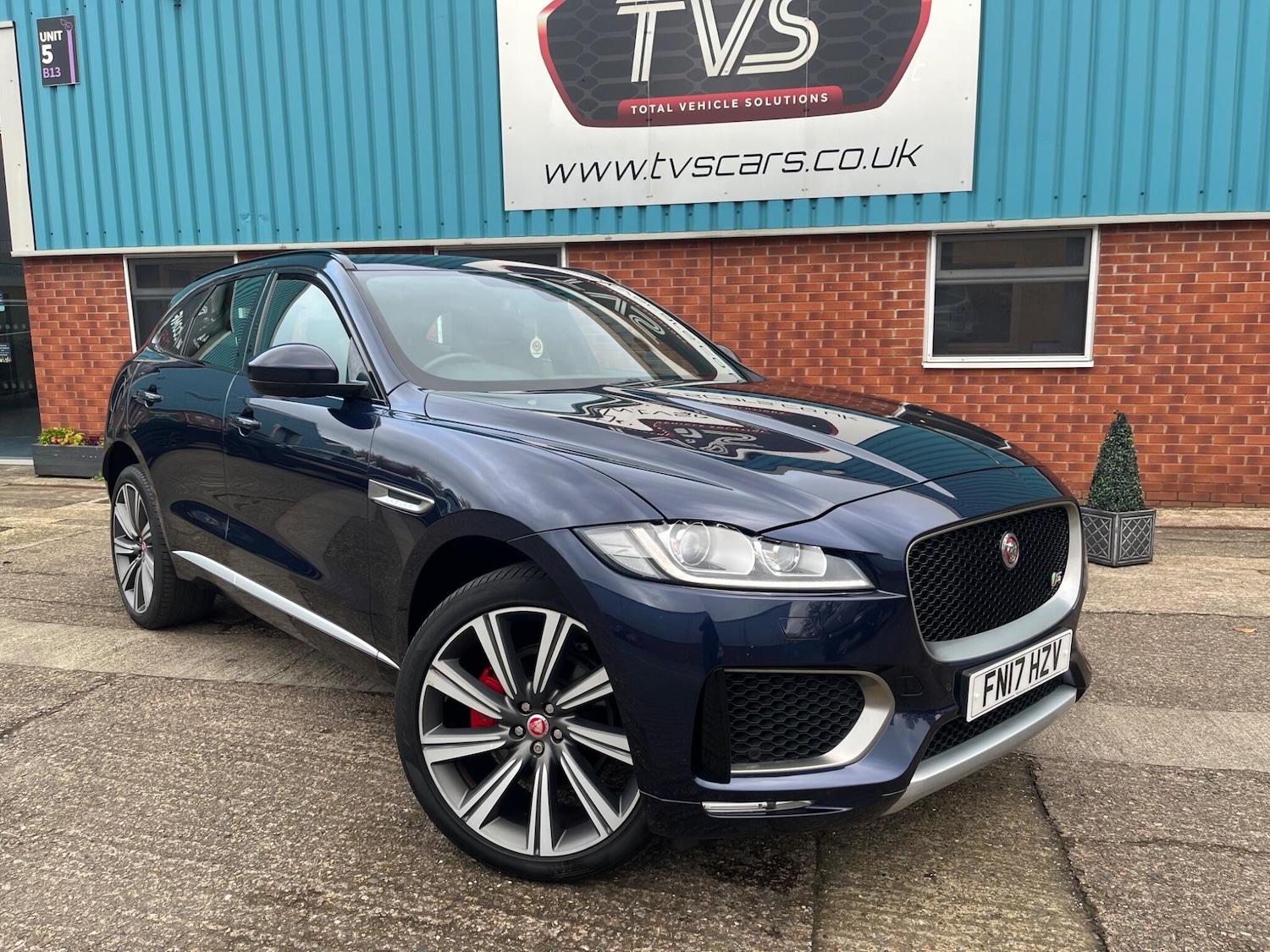 Used Jaguar F-Pace 2017 for sale - 78204400: Photo 2