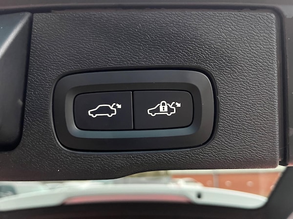 Used Volvo XC60 2018 for sale - 73225537: Photo 33