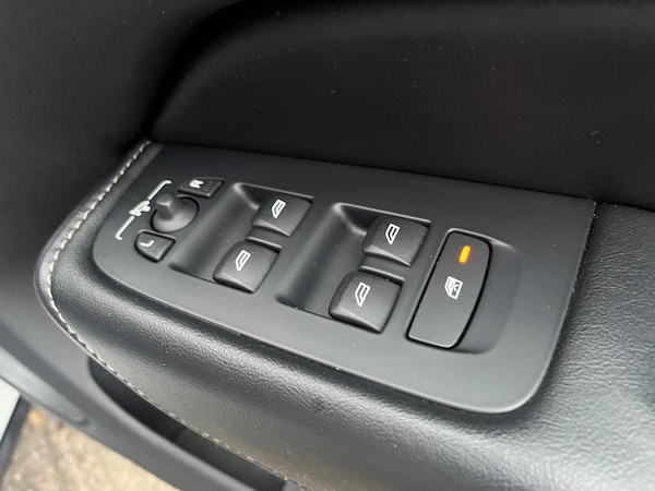 Used Volvo XC60 2018 for sale - 73225537: Photo 36