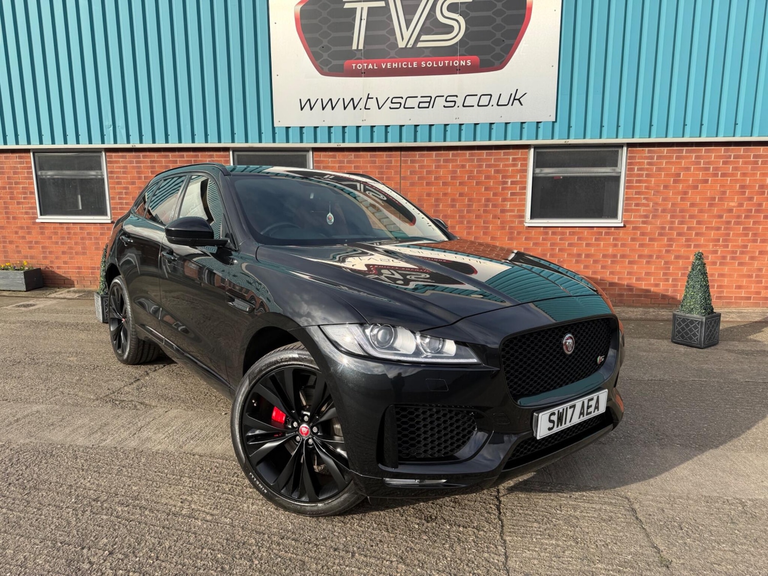 Used Jaguar F-Pace for sale - 77824404: Photo 2
