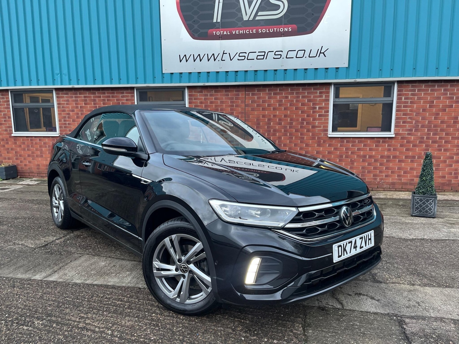 Used Volkswagen T-Roc 2024 for sale - 76715010: Photo 2