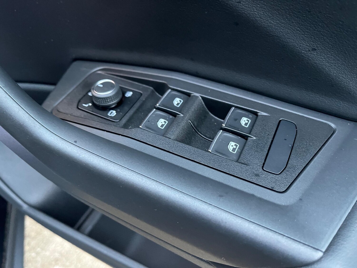 Used Volkswagen T-Roc 2024 for sale - 76715010: Photo 30