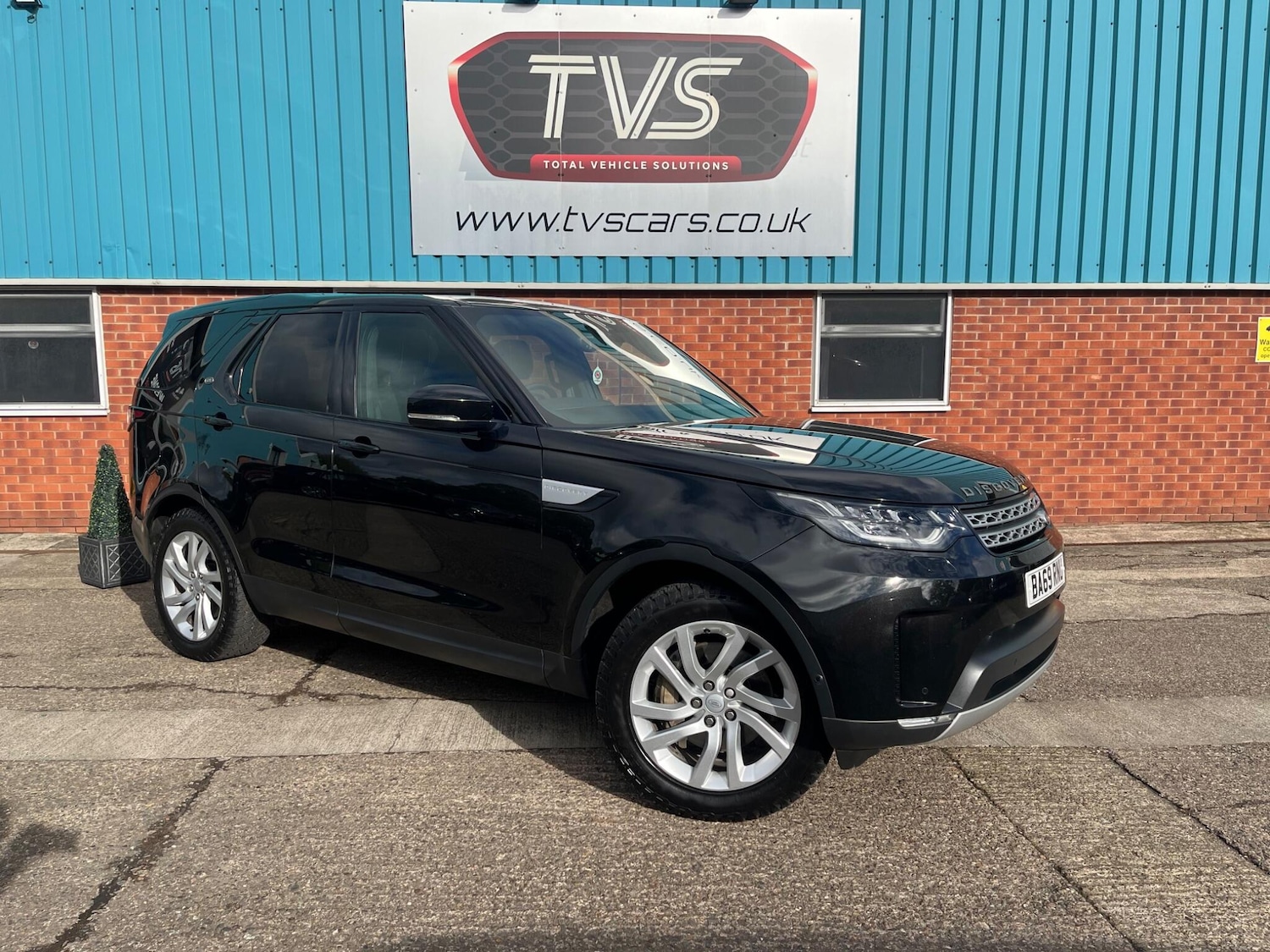 Used Land Rover Discovery 2020 for sale - 76991494: Photo 2