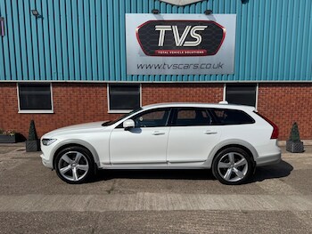 Used Volvo V90 Cross Country 2019 for sale - 77823808: Photo