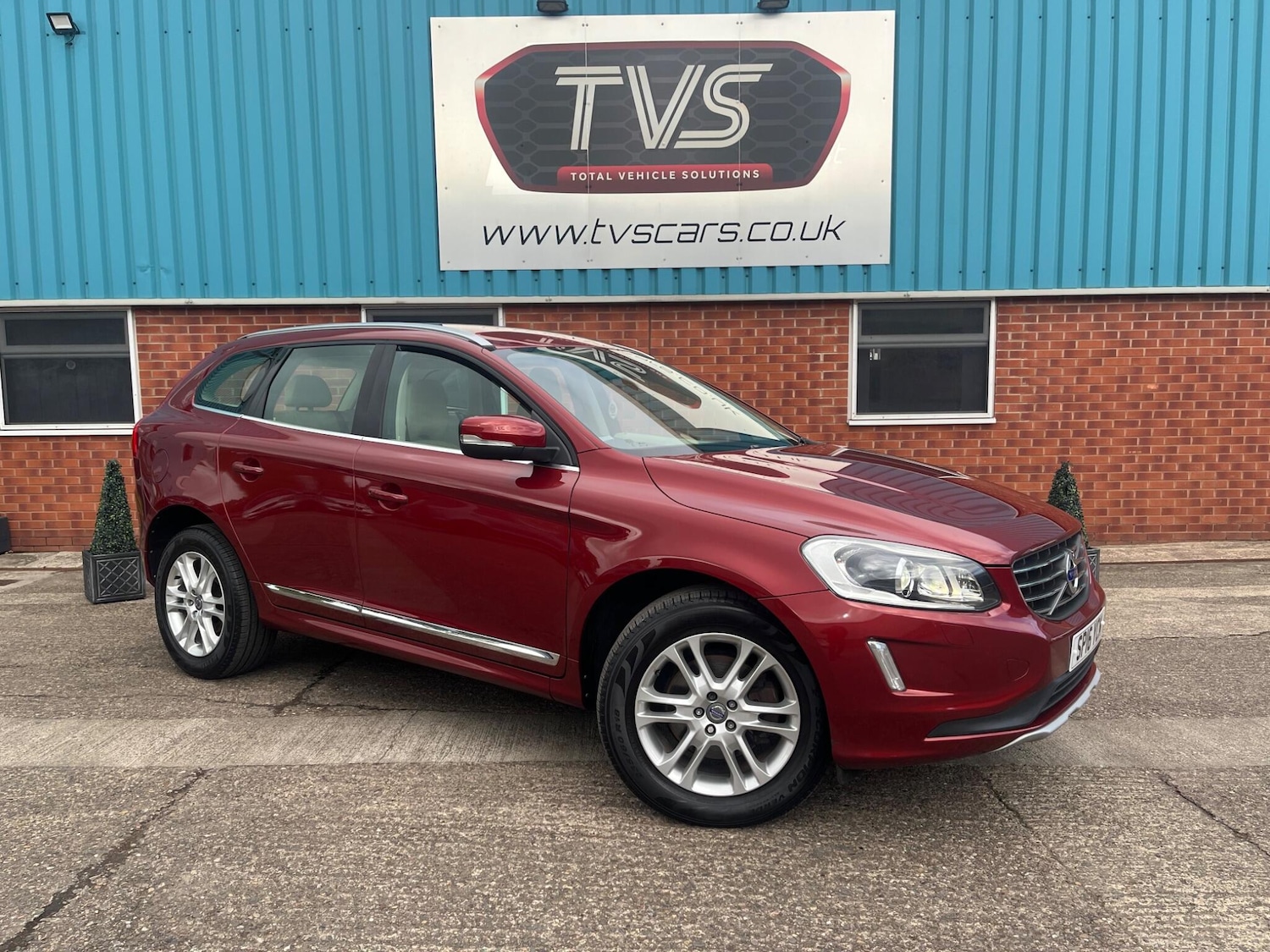 Used Volvo XC60 2016 for sale - 76349251: Photo 1