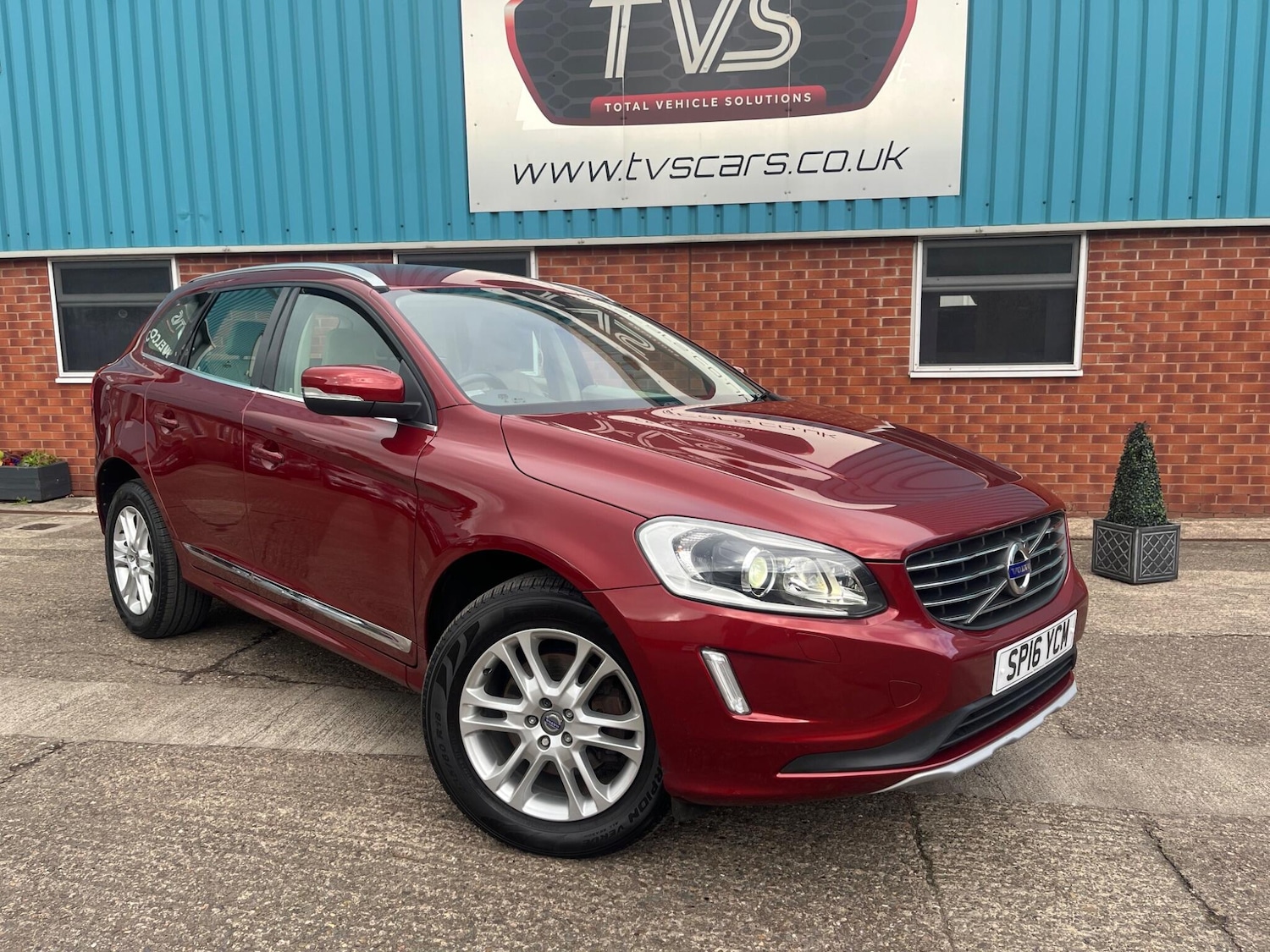 Used Volvo XC60 2016 for sale - 76349251: Photo 2