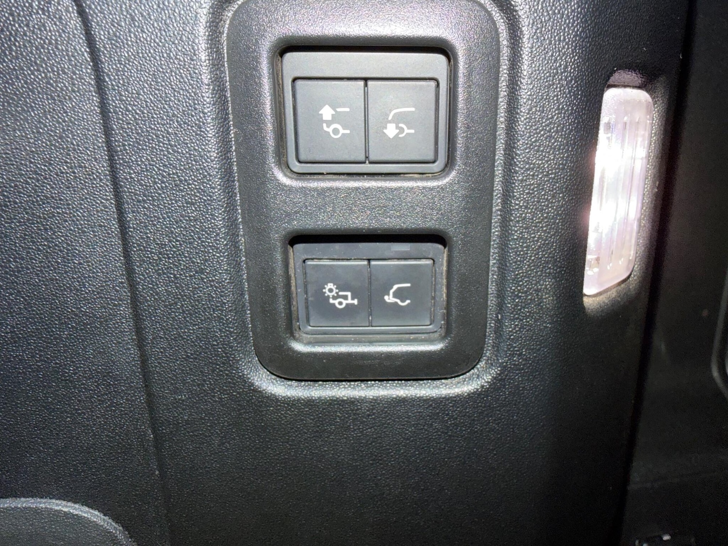 Used Land Rover Defender 110 2020 for sale - 76865443: Photo 12